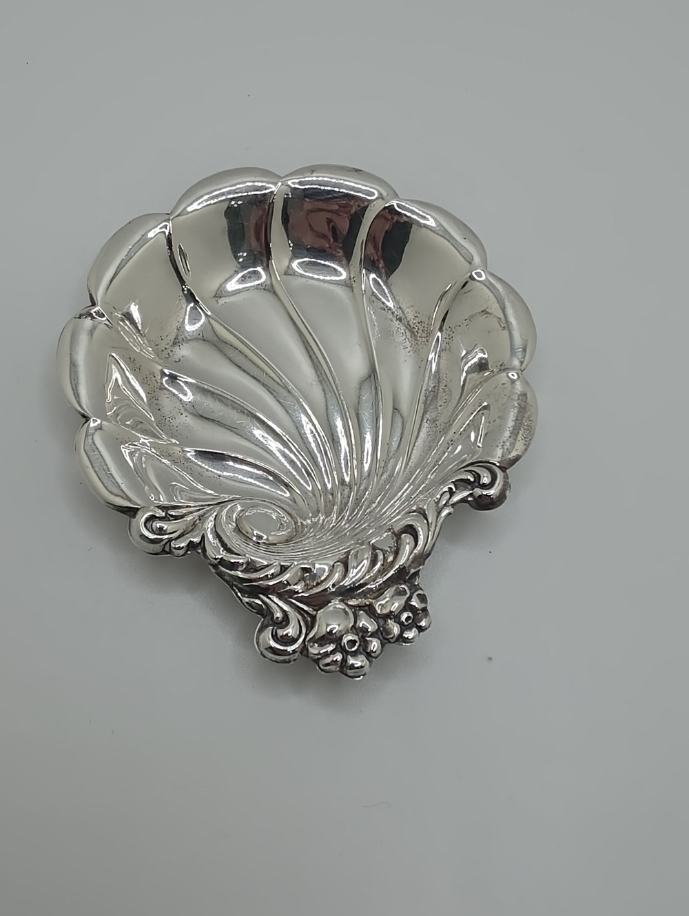 Lunt Sterling Silver 1953 Butter Pat Shell Dish